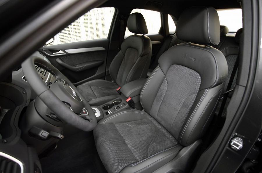 Интерьер Audi Q3 2.0 TFSI Quattro S-Line (8U) 2011 года  (WW) (фото 34 из 68)